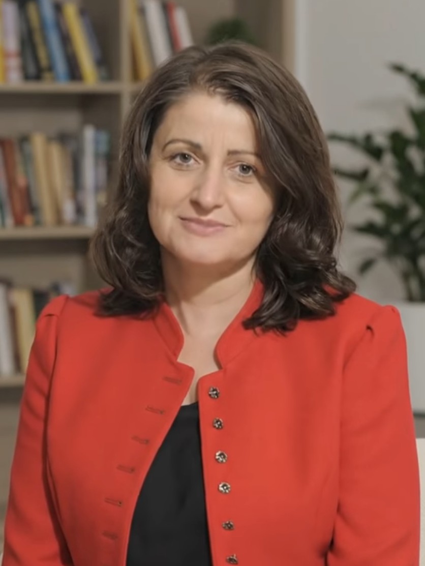 Dr. Adina Todea - Portret Profesional